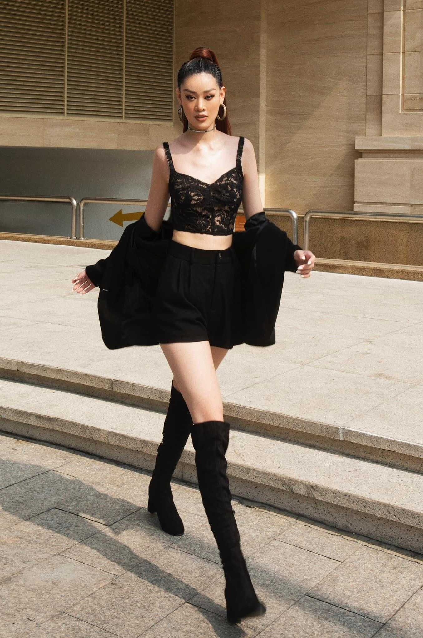Hoa hậu Khánh Vân diện set đồ ren đen xuyên thấu quyến rũ xuống phố.