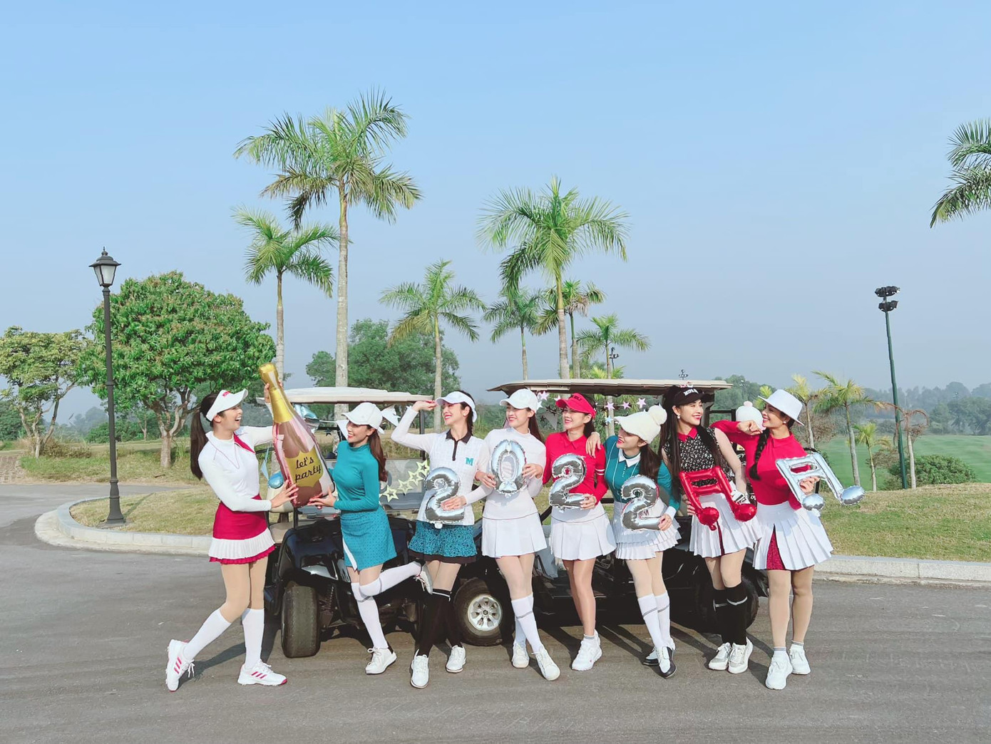 Ngay trong ngày đầu năm mới 2022, dàn Hoa hậu và người đẹp đình đám đã có màn hội ngộ trên sân golf.