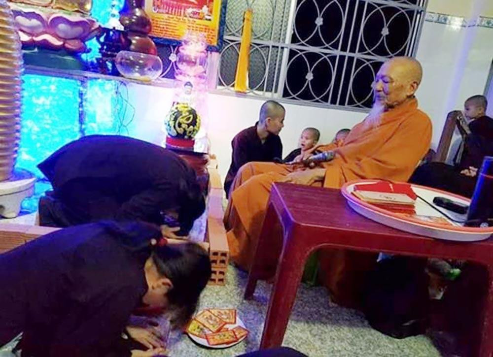 Ông Lê Tùng Vân tổ chức sinh hoạt tôn giáo và nhiều "đệ tử" xưng tụng như... Phật sống nhưng thực chất chưa ngày nào tu hành và có những phát ngôn vi phạm giáo lý nhà Phật