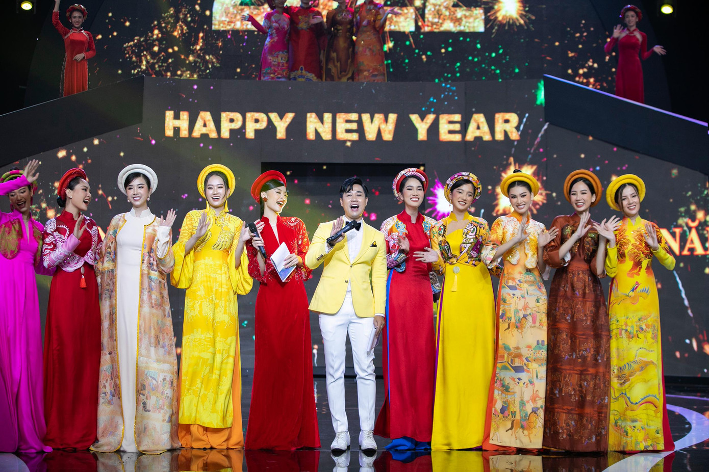 Dàn người đẹp hào hứng chào đón năm mới 2022. Dàn người đẹp hào hứng chào đón năm mới 2022.