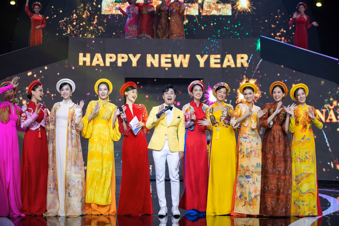Dàn người đẹp hào hứng chào đón năm mới 2022. Dàn người đẹp hào hứng chào đón năm mới 2022.