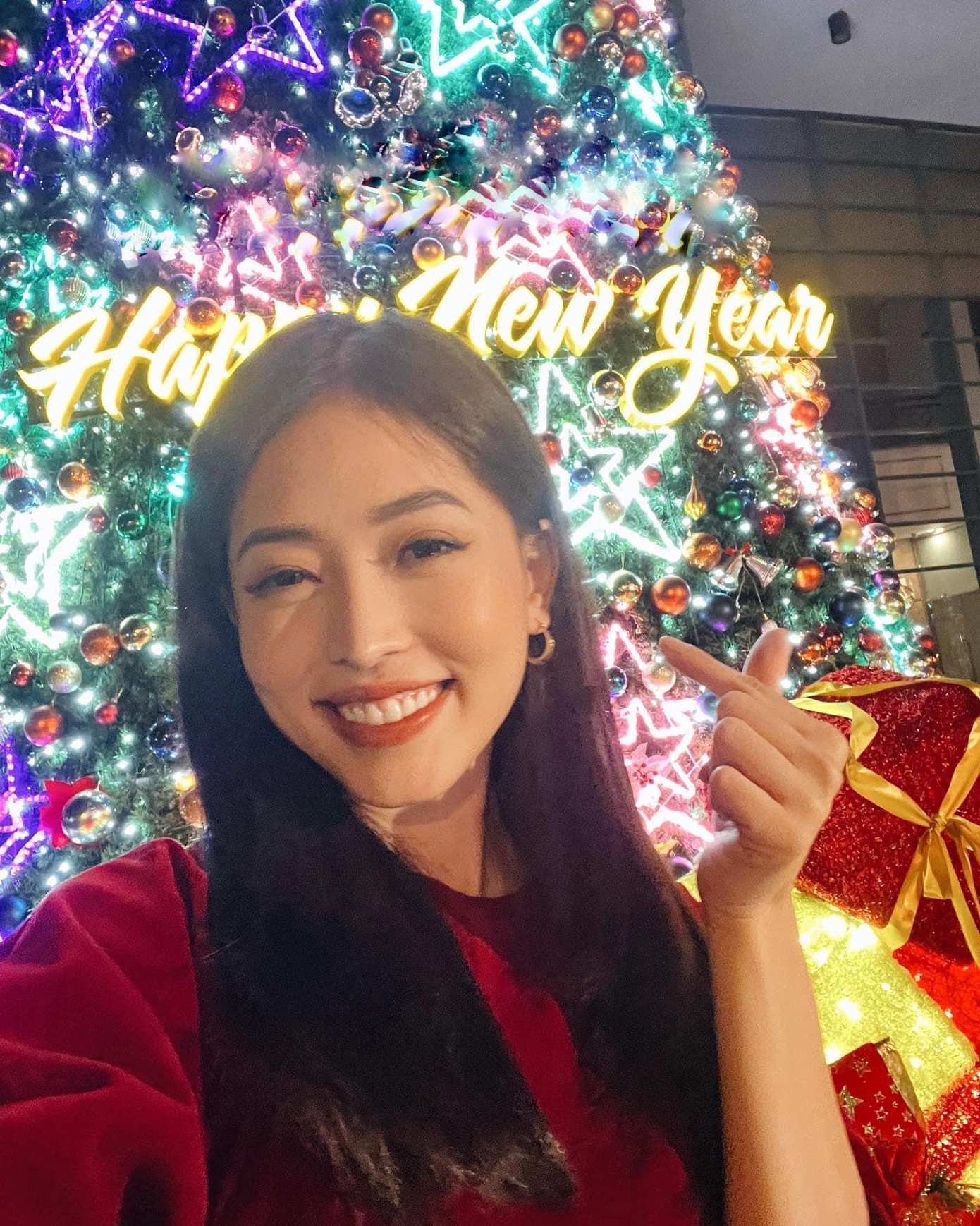 Á hậu Phương Nga chia sẻ hình ảnh rạng rỡ đón năm mới 2022.