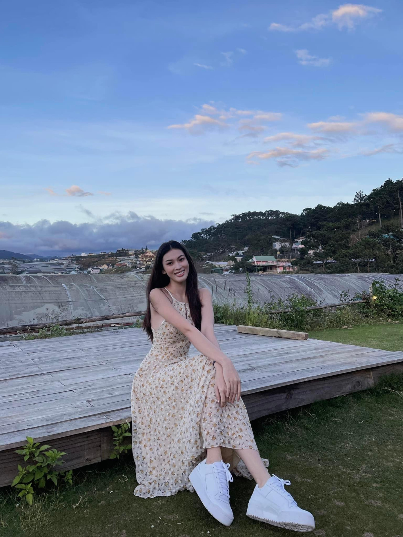 Á hậu Ngọc Thảo trải lòng: &quot;Khép lại 1 năm nhiều trải nghiệm và khó khăn đối với tất cả mọi người, cảm ơn tất cả những người đã đến và đi đã giúp Thảo trở nên thay đổi tích cực hơn mỗi ngày. Mong tất cả chúng ta năm mới tuổi mới sẽ thành công rực rỡ và xinh đẹp hơn, yêu thương nhau nhiều hơn nha&quot;.