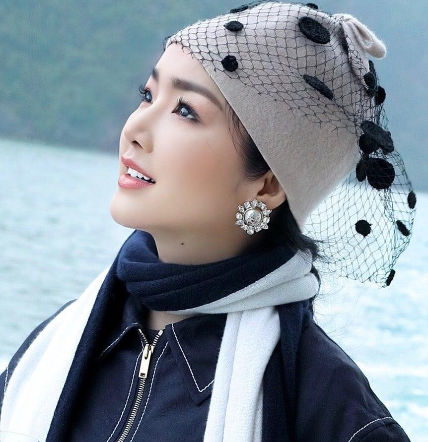 Hoa hậu Đền Hùng Giáng My khoe nét đẹp kiêu sa và cổ điển trên vịnh Hạ Long. Hoa hậu Đền Hùng Giáng My khoe nét đẹp kiêu sa và cổ điển trên vịnh Hạ Long.