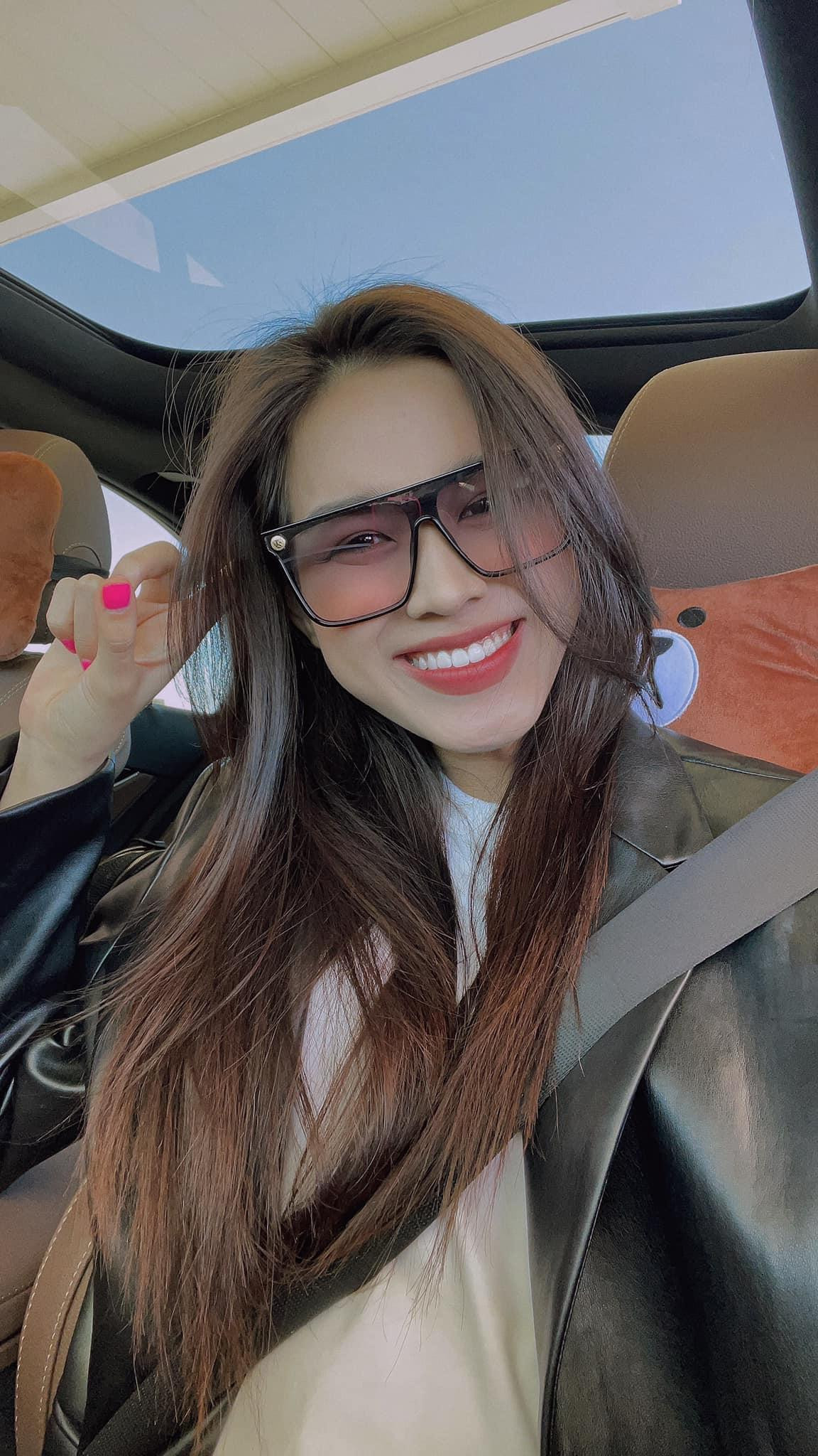 Nhan sắc của người đẹp xứ Thanh ngày càng rạng rỡ sau khi khỏi bệnh. Nhan sắc của người đẹp xứ Thanh ngày càng rạng rỡ sau khi khỏi bệnh.