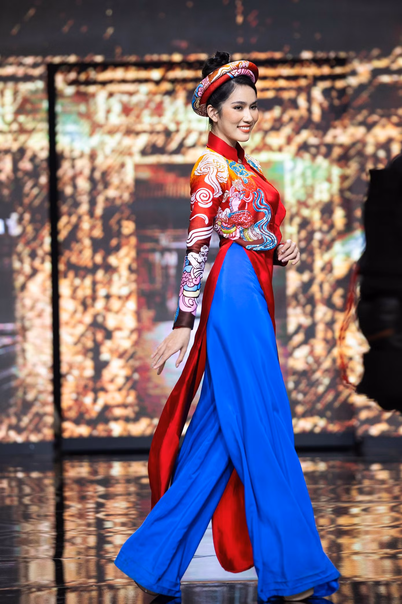 Á hậu Phương Anh lại mang nét ngọt ngào, thanh lịch. Á hậu Phương Anh lại mang nét ngọt ngào, thanh lịch.