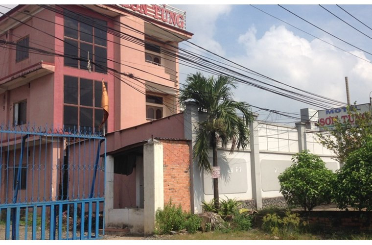 Theo đúng hợp đồng đã ký giữa thành phố và các nhà thầu thì từ ngày 30/9, không bàn giao đủ mặt bằng đúng hạn thì thành phố sẽ bồi thường 2,5 tỉ đồng/ngày