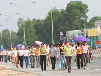 Công nhân KCN Sóng Thần và Đồng An 1 sau giờ tan ca