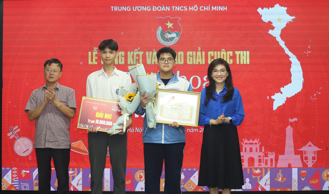 Các giải thưởng được trao tại chương trình. Ảnh: Bảo Anh