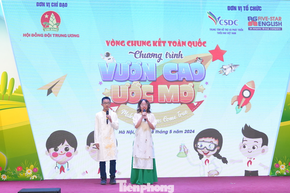 Các thí sinh thể hiện phần thi của mình tại vòng chung kết toàn quốc