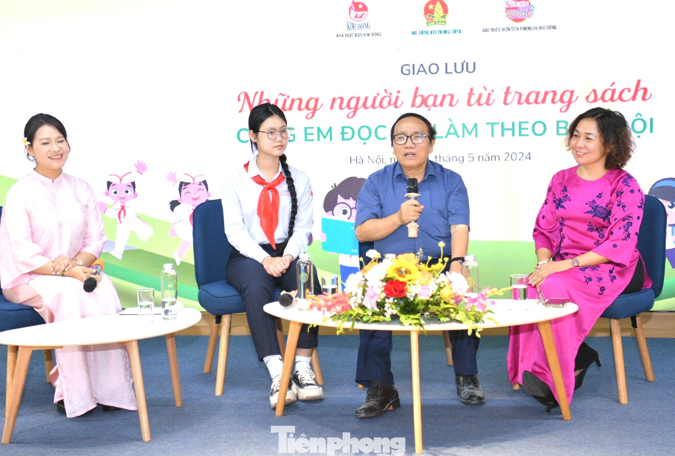 Nhà thơ Trần Đăng Khoa giao lưu, có những chia sẻ thú vị với các gương Chỉ huy Đội, đội viên tiêu biểu đạt Giải thưởng Kim Đồng năm học 2023 - 2024. Ảnh: Phạm Trường Nhà thơ Trần Đăng Khoa giao lưu, có những chia sẻ thú vị với các gương Chỉ huy Đội, đội viên tiêu biểu đạt Giải thưởng Kim Đồng năm học 2023 - 2024. Ảnh: Phạm Trường