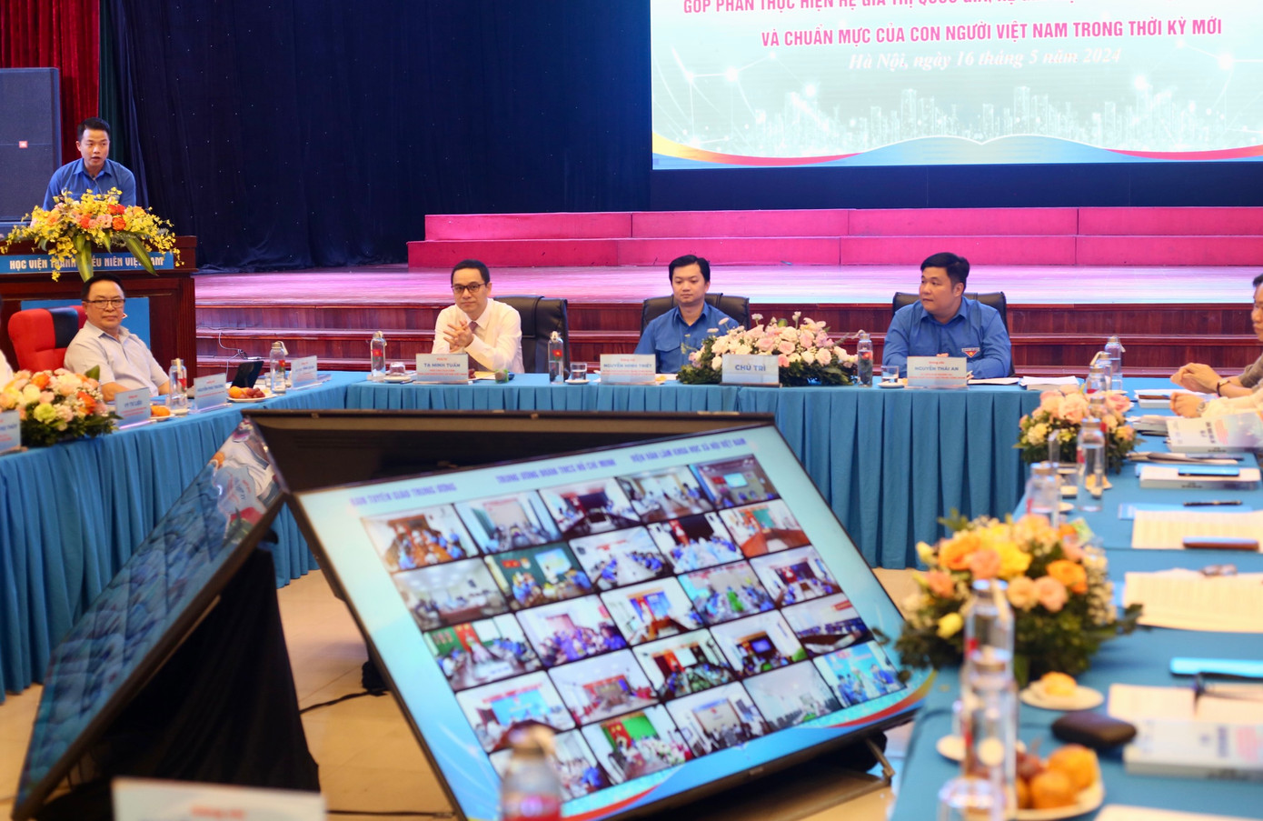 Hội thảo kết nối tới 63 điểm cầu Hội thảo kết nối tới 63 điểm cầu