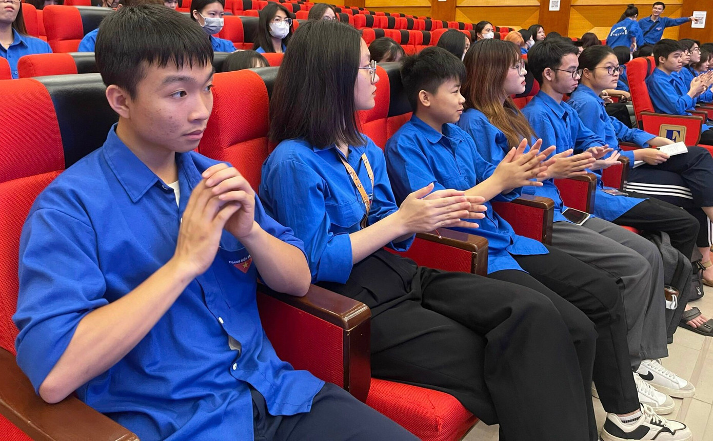 Các bạn đoàn viên, thanh niên tham gia hội thảo Các bạn đoàn viên, thanh niên tham gia hội thảo