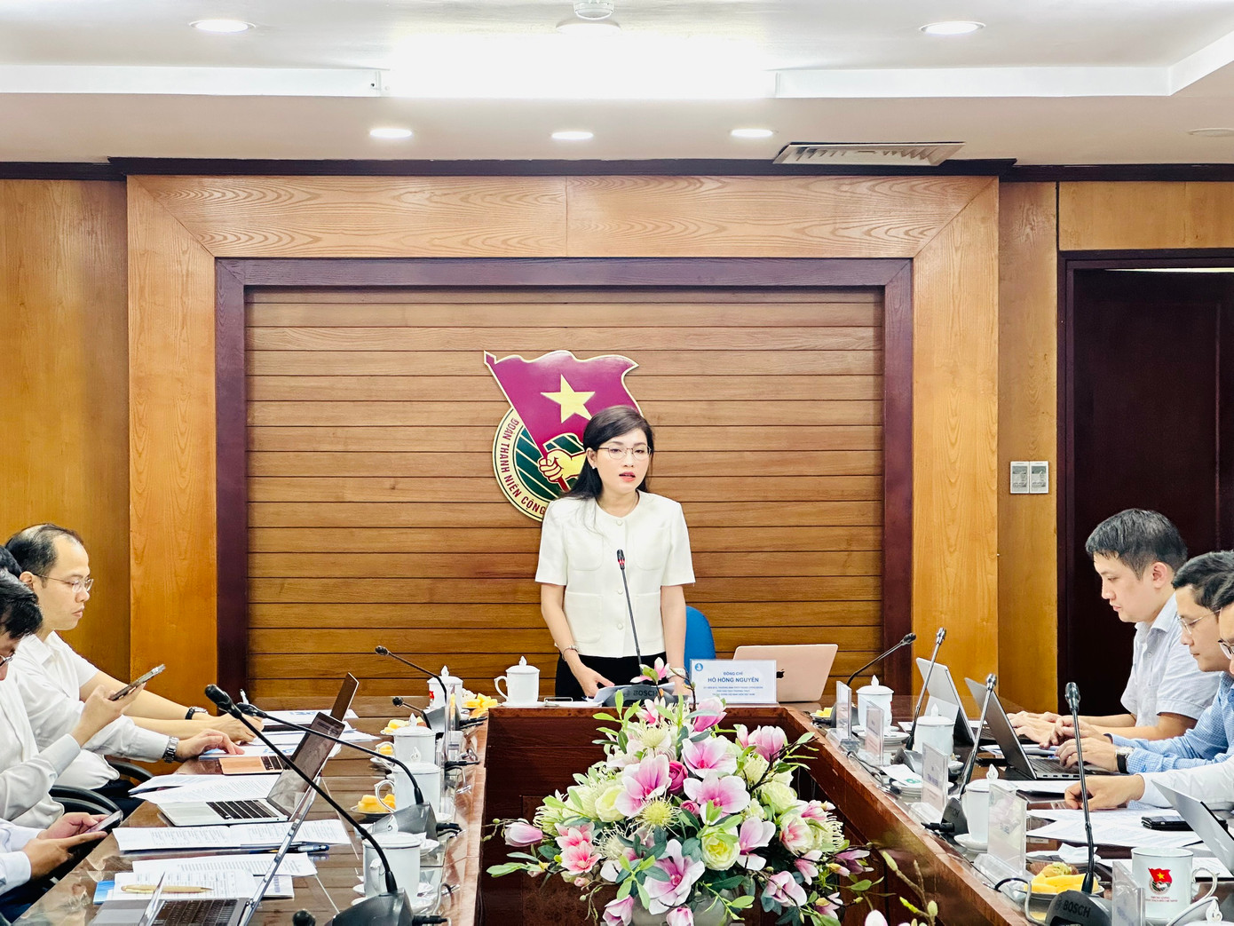 Chị Hồ Hồng Nguyên - Trưởng Ban Thanh niên Trường học T.Ư Đoàn, Phó Chủ tịch thường trực T.Ư Hội SVVN phát biểu tại hội nghị