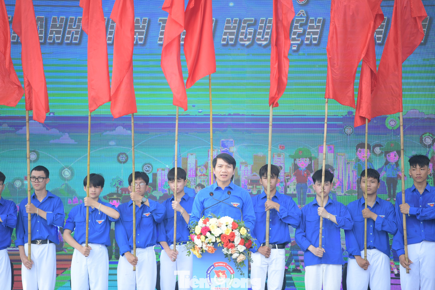 Bí thư thường trực T.Ư Đoàn, Chủ tịch T.Ư Hội LHTN Việt Nam Nguyễn Ngọc Lương phát biểu tại lễ ra quân Chiến dịch Thanh niên tình nguyện Hè năm 2024.