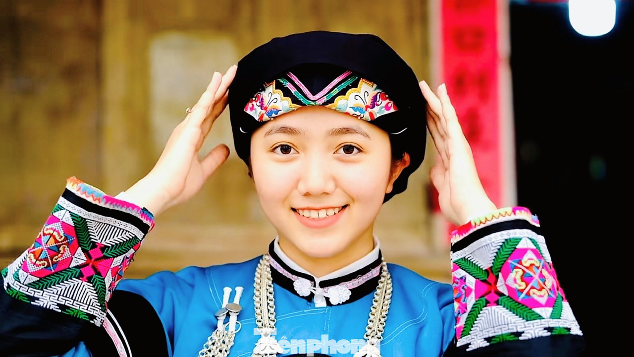 Nữ sinh Lồ Phà Tú Anh xinh đẹp trong trang phục Bố Y