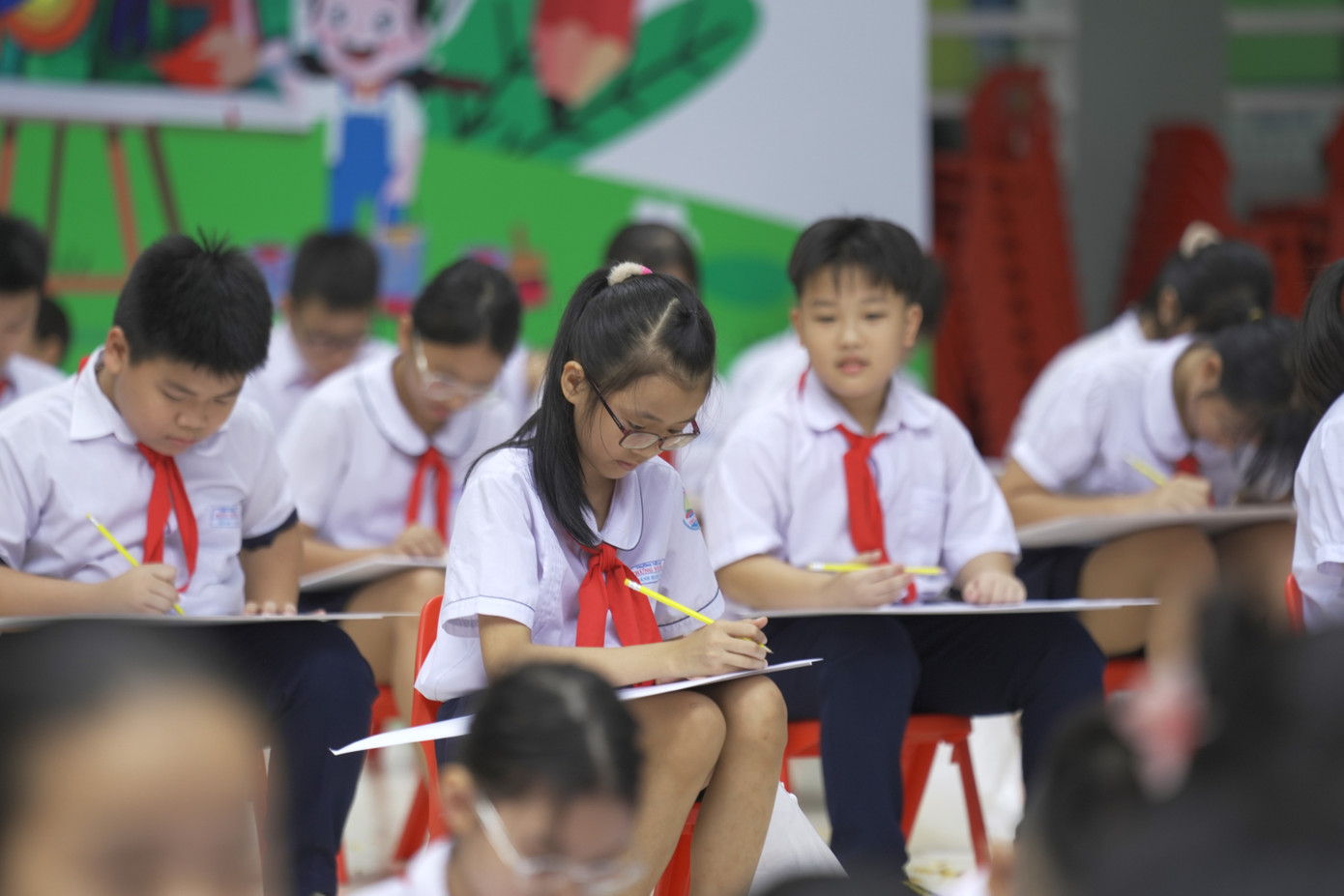 Các em học sinh tham gia vẽ tranh với chủ đề “Em vẽ sắc màu tình nguyện” tại "Ngày hội sắc màu" Các em học sinh tham gia vẽ tranh với chủ đề “Em vẽ sắc màu tình nguyện” tại "Ngày hội sắc màu"