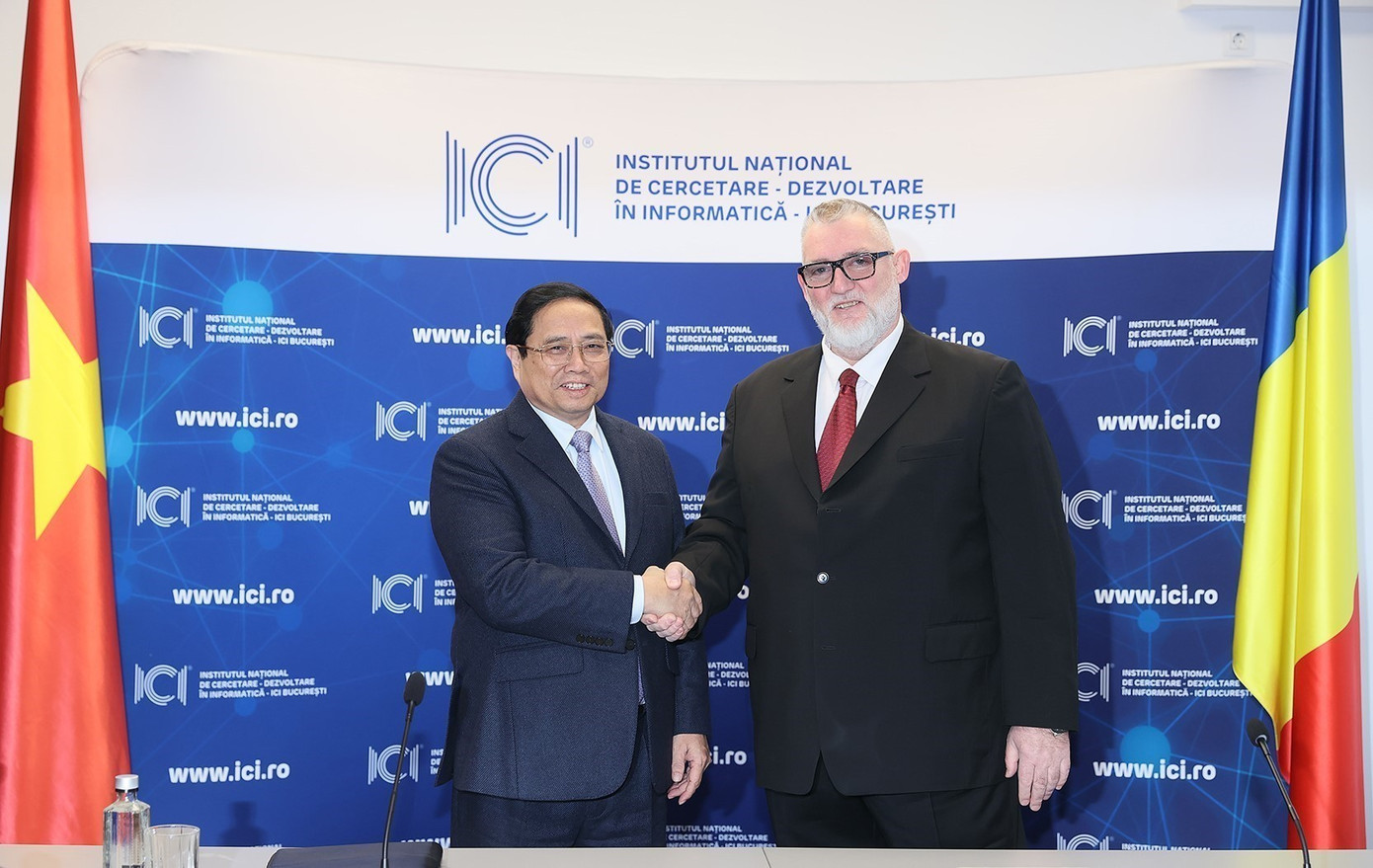 Thủ tướng Phạm Minh Chính và đoàn công tác đã tới thăm Viện Nghiên cứu và Phát triển tin học quốc gia ICI