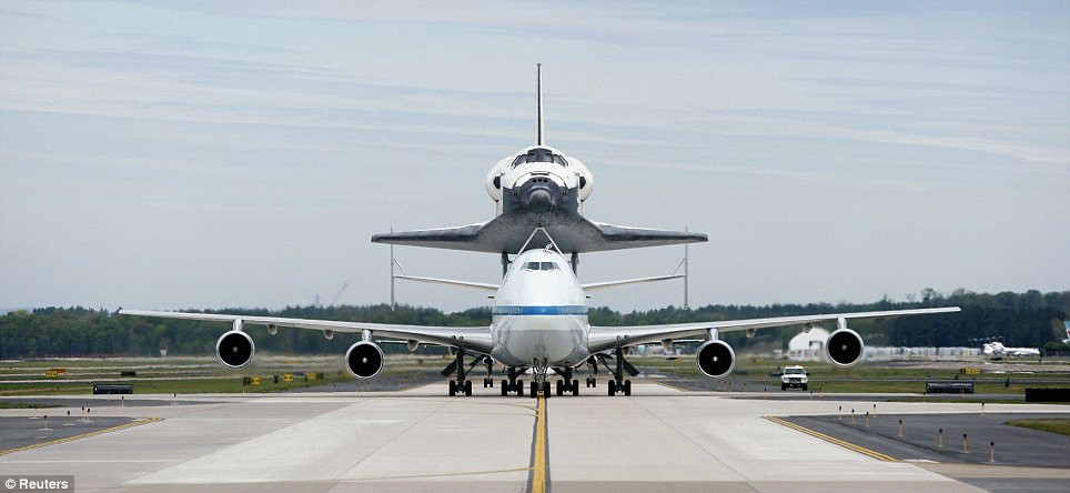 Boeing 747 chuẩn bị cất cánh.