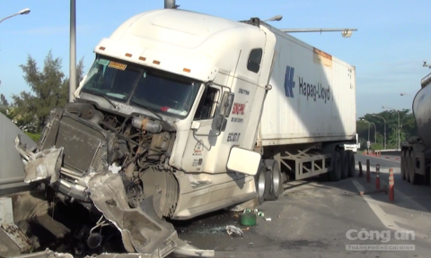 Chết thảm vì đạp xe tập thể dục ở làn đường ô tô ảnh 1