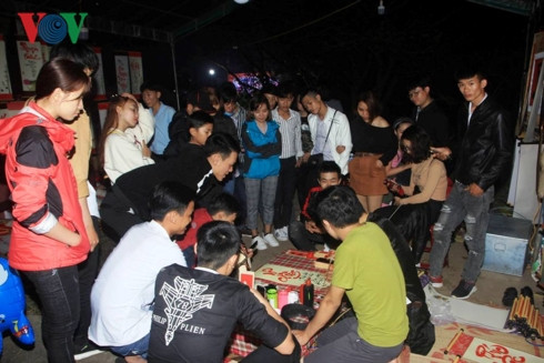 Độc đáo phiên chợ họp lúc nửa đêm Mồng 2 Tết ở Quảng Trị ảnh 4