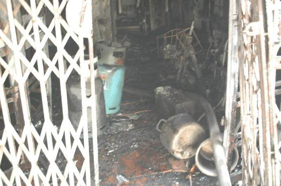 Hà Nội: Khu dân cư náo loạn vì cháy, nổ lớn giữa trưa ảnh 1