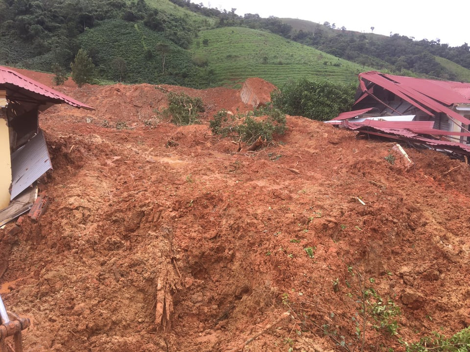 Tìm thấy nhiều thi thể vụ sạt lở ở Đoàn 337, tính phương án dùng trực thăng cứu nạn ảnh 8