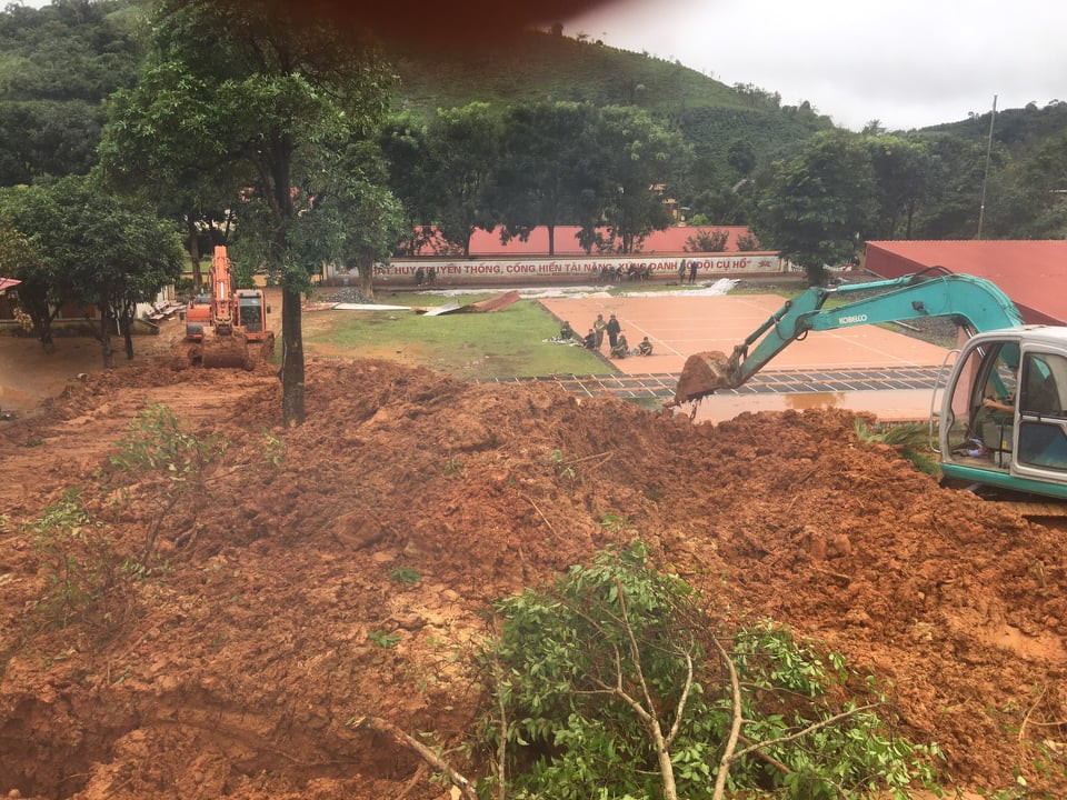 Tìm thấy nhiều thi thể vụ sạt lở ở Đoàn 337, tính phương án dùng trực thăng cứu nạn ảnh 9