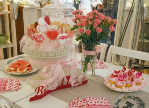 Những hình trái tim ngộ nghĩnh đáng yêu Những ngọn nến tình yêu cho không gian thêm lãng mạn Khung ảnh tình yêu Và còn rất nhiều rất nhiều cách để bạn thể hiện tình yêu với người ấy!