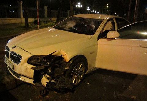 Cùng với quyết định trên, Đội Cảnh sát giao thông công an quận 1 cũng đã tạm giữ xe 10 ngày và giấy phép lái xe trong 60 ngày đối với siêu mẫu