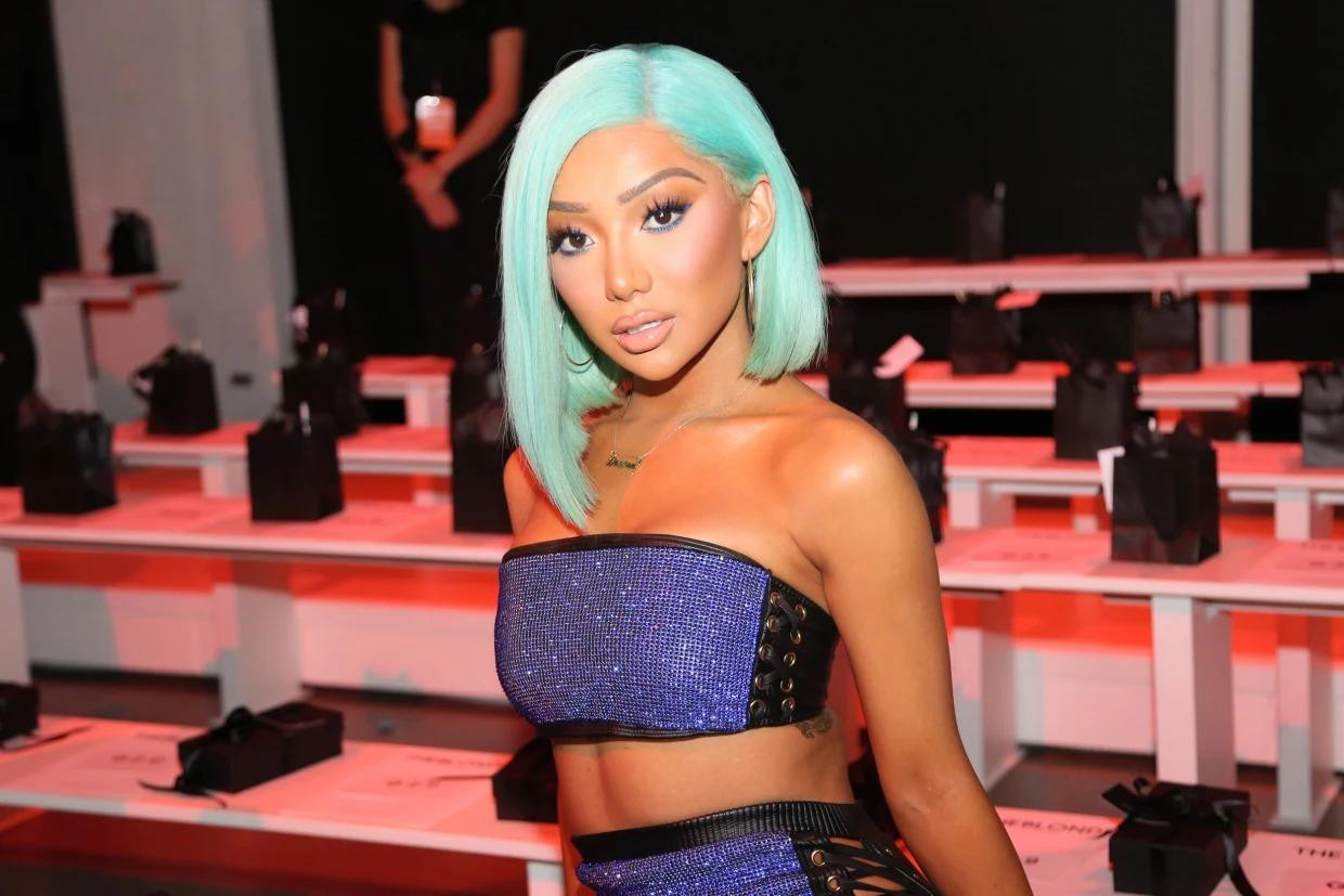 Nikita Dragun bị giam ở nhà tù dành cho nam dù là người chuyển giới nữ. Ảnh: Getty Images. Nikita Dragun bị giam ở nhà tù dành cho nam dù là người chuyển giới nữ. Ảnh: Getty Images.