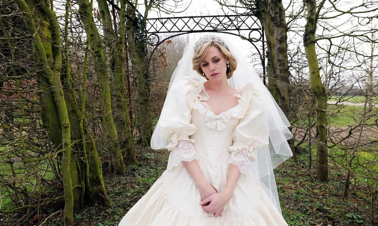 Kristen Stewart xinh đẹp trong tạo hình Diana mặc váy cưới. Ảnh: Spencer. Kristen Stewart xinh đẹp trong tạo hình Diana mặc váy cưới. Ảnh: Spencer.