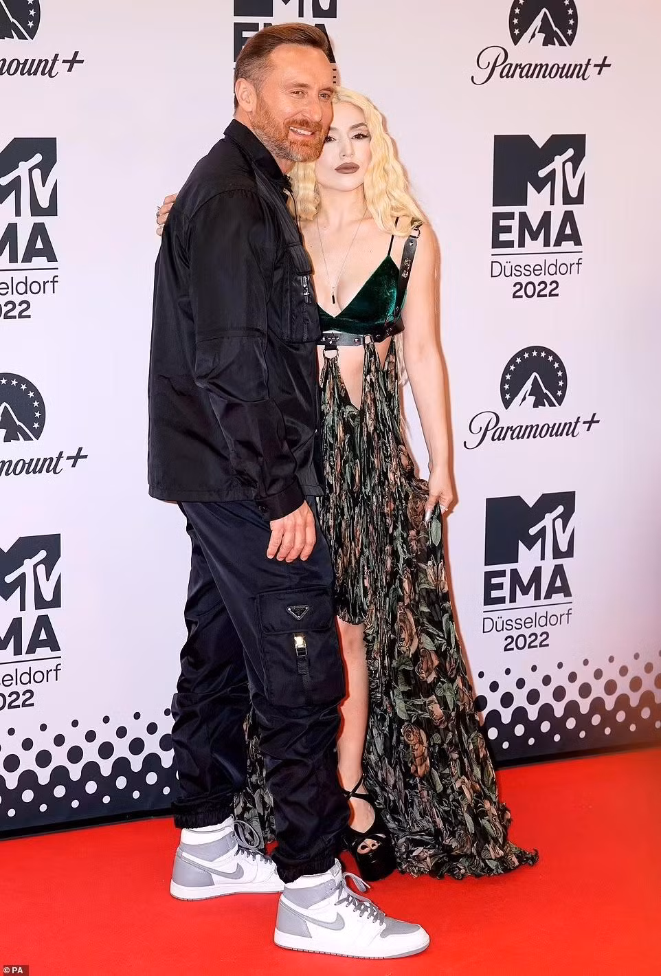 DJ David Guetta tham gia sự kiện cùng ca/nhạc sĩ Ava Max. Hai người từng hợp tác trong Let It Be Me. Ảnh: PA.