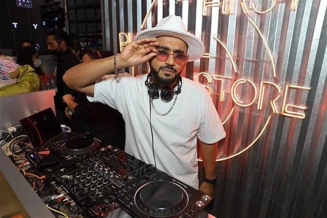 DJ Bliss có mối quan hệ với những nghệ sĩ hàng đầu thế giới. Ảnh: Instagram. DJ Bliss có mối quan hệ với những nghệ sĩ hàng đầu thế giới. Ảnh: Instagram.