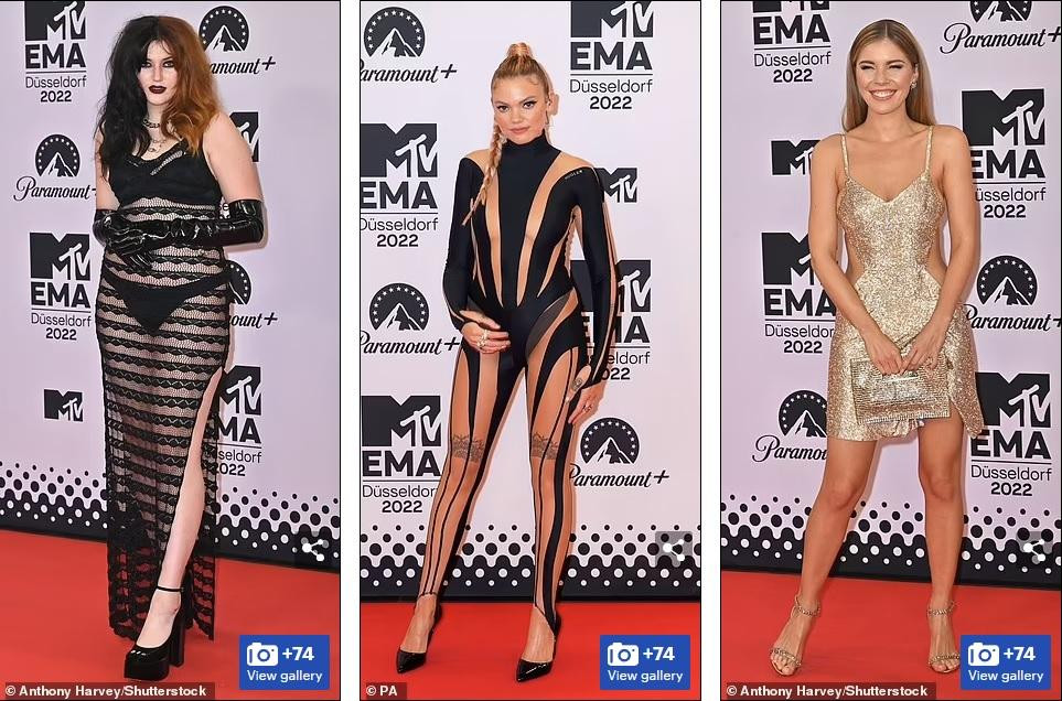 Từ trái qua phải: Ca sĩ Taylor Gayle, MC Becca Dudley và ca sĩ/MC Victoria Swarovski. Ảnh: Daily Mail.