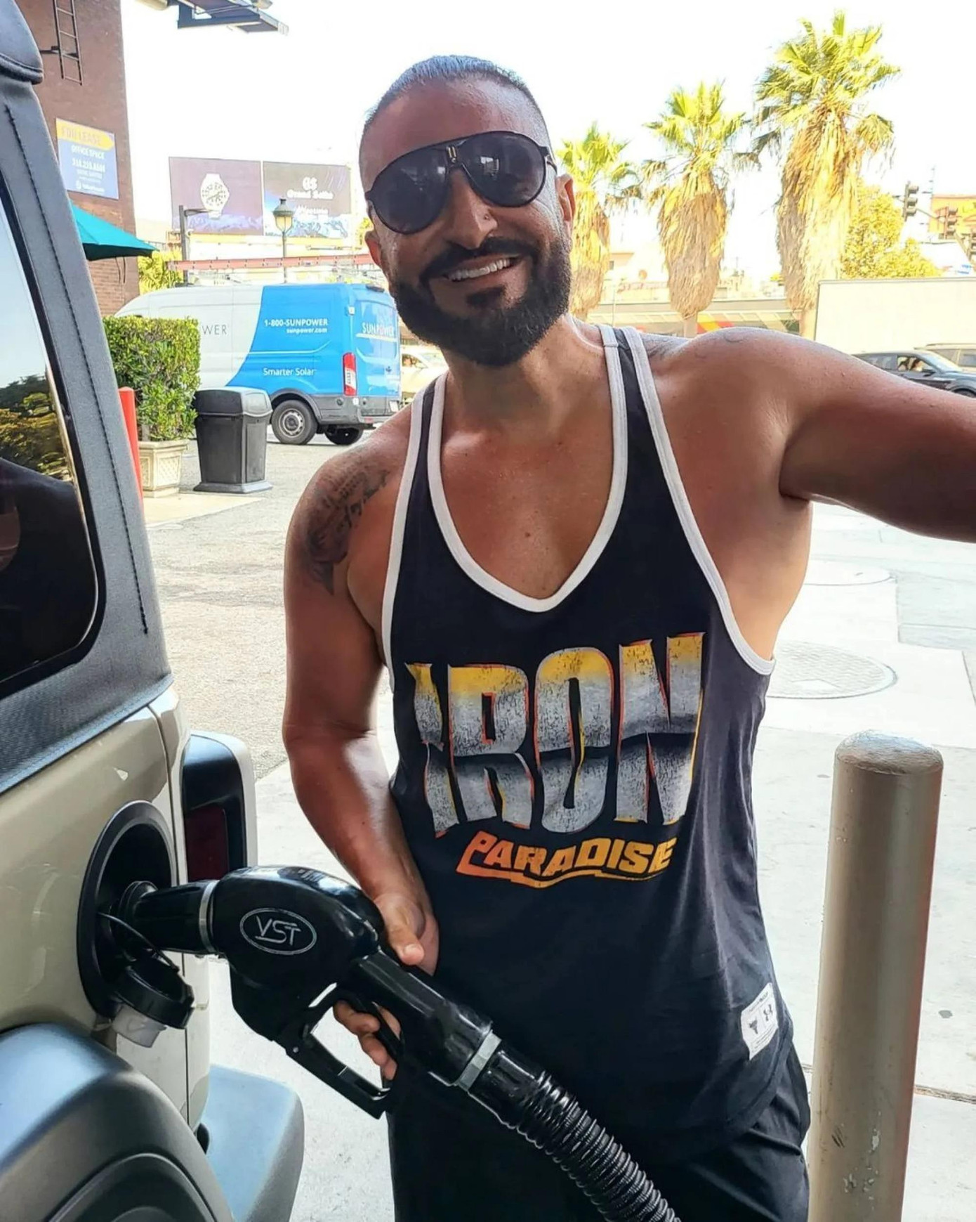 Kris Fade đi lên từ nghề pha chế trở thành dẫn chương trình phát thanh nổi tiếng. Ảnh: Instagram. Kris Fade đi lên từ nghề pha chế trở thành dẫn chương trình phát thanh nổi tiếng. Ảnh: Instagram.