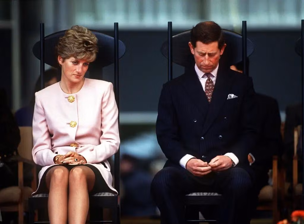 Vua Charles và Công nương Diana trông chán chường ở Toronto, Canada, vào tháng 10/1991. Ảnh: Getty Images.