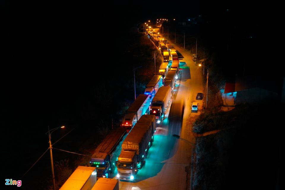Tính đến nay, lượng xe đang dồn tại 3 cửa khẩu của Lạng Sơn là Tân Thanh, Hữu Nghị, Chi Ma lên tới hơn 4.500 xe. Phó chủ tịch UBND tỉnh Lạng Sơn Đoàn Thu Hà cho biết với số lượng hàng hóa tắc nghẽn các cửa khẩu trên địa bàn tỉnh, dự kiến 10-15 ngày nữa mới xuất hết.