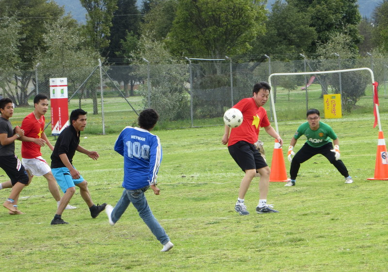 Ca sĩ Hoàng Hải là hòn đá tảng trong hệ thống phòng ngự của Tuyển Việt Nam. Hàng phòng thủ của đội Việt Nam