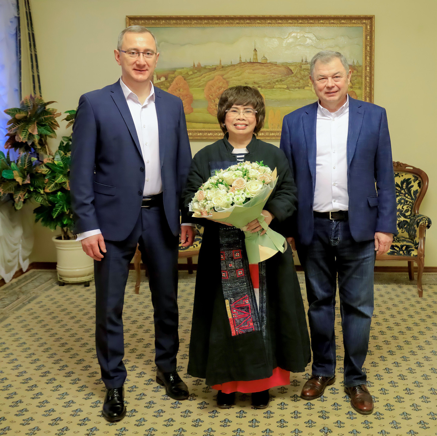 Bà Thái Hương tiếp lãnh đạo tỉnh Kaluga Bà Thái Hương tiếp lãnh đạo tỉnh Kaluga