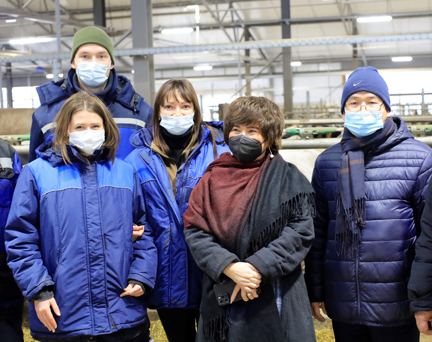 Bà Thái Hương và các nhân viên Tập đoàn TH tại Nga Bà Thái Hương và các nhân viên Tập đoàn TH tại Nga