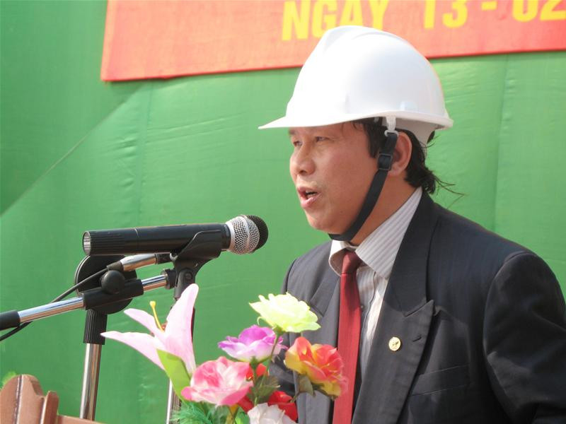 Đồng chí Tòng Thị Phóng- Bí thư TW Đảng: “Tôi hoan nghênh cuộc vận động xây cầu Chôm Lôm của báo Tiền phong”. Tổng Biên tập Dương Xuân Nam: “Xin cảm ơn các nhà hảo tâm, bạn đọc trong và ngoài nước đã ủng hộ cuộc vận động của báo. Cảm ơn lãnh đạo Tỉnh uỷ, UBND tỉnh, Đài PTTH và Tỉnh Đoàn Nghệ An đã hỗ trợ tích cực để dự án cầu Chôm Lôm sớm được khởi động”. Chủ tịch tỉnh Phan Đình Trạc: “Chúng ta đã biến đau thương thành hành động thiết thực”. Người dân Lạng Khê đón nhận tin xây cầu. Trong nay mai, các em học sinh ở bên kia bến Chôm Lôm không còn phải “qua sông luỵ đò”. Những nhát xẻng đầu tiên khai phá con đường mới ở Lạng Khê. Địa điểm xây dựng cầu Chôm Lôm