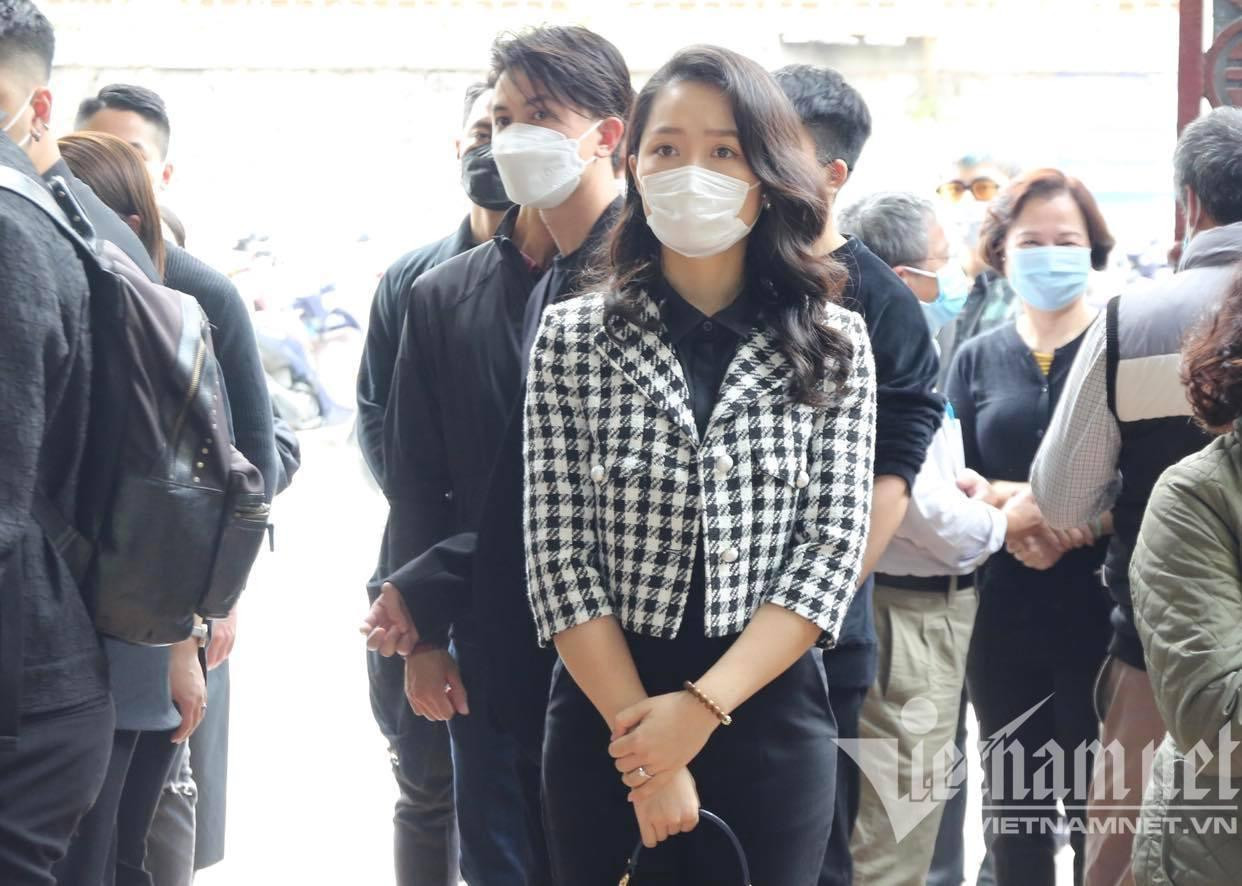 BTV Thu Hà cũng đến dự tang lễ của đàn anh. Vũ Ngọc Phượng xem cô như em gái anh, từng tập kịch và hướng dẫn cô phân tích kịch bản khi tham gia phim. Trong mắt cô, Vũ Ngọc Phượng luôn giữ được lòng nhiệt tình ấy, tâm hồn trong sáng, sự sáng tạo và háo hức với mọi điều trong cuộc sống. BTV Thu Hà cũng đến dự tang lễ của đàn anh. Vũ Ngọc Phượng xem cô như em gái anh, từng tập kịch và hướng dẫn cô phân tích kịch bản khi tham gia phim. Trong mắt cô, Vũ Ngọc Phượng luôn giữ được lòng nhiệt tình ấy, tâm hồn trong sáng, sự sáng tạo và háo hức với mọi điều trong cuộc sống.