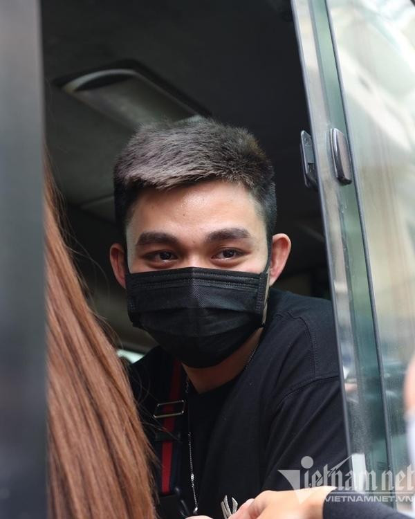 Nam ca sĩ - diễn viên Jun Phạm không giấu được sự u buồn trong ánh mắt trong tang lễ của đàn anh. Sinh thời, Vũ Ngọc Phượng thân thiết với tất cả các thành viên của 365. Nam ca sĩ - diễn viên Jun Phạm không giấu được sự u buồn trong ánh mắt trong tang lễ của đàn anh. Sinh thời, Vũ Ngọc Phượng thân thiết với tất cả các thành viên của 365.