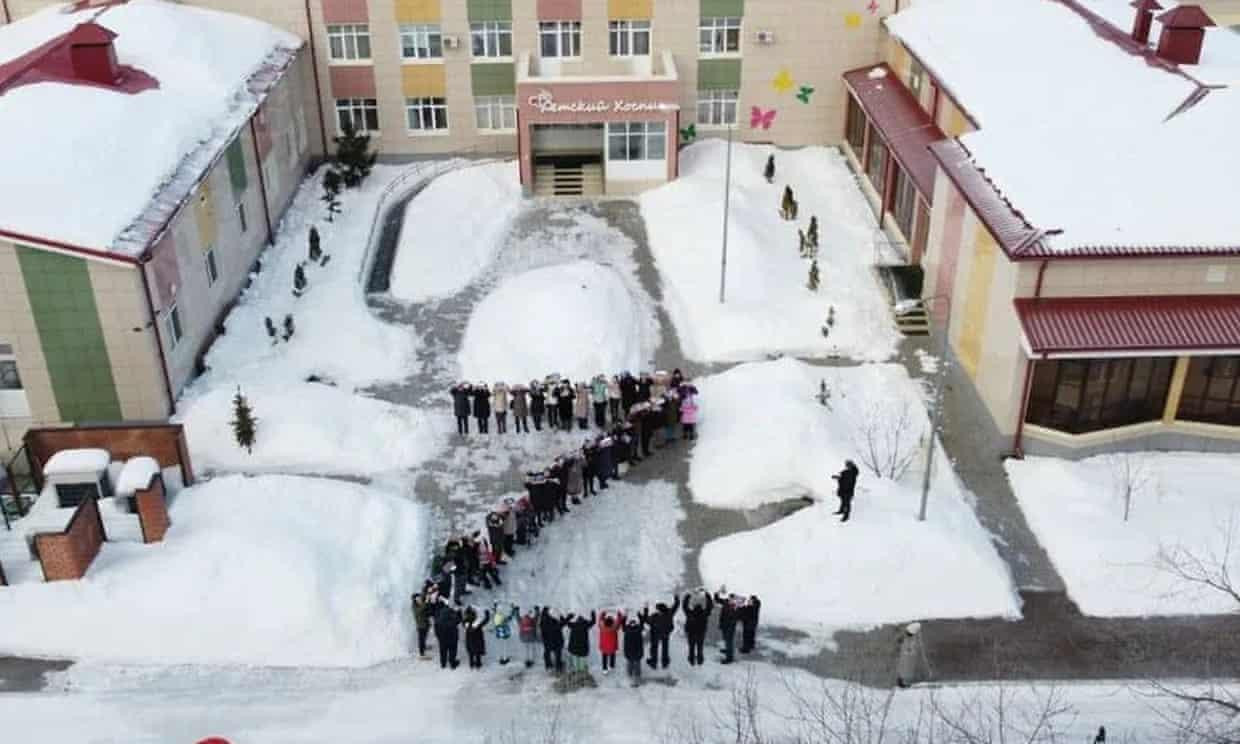 Trẻ em tại một làng trẻ ở Kazan (Nga) xếp hàng thành hình chữ Z. Ảnh: Twitter Trẻ em tại một làng trẻ ở Kazan (Nga) xếp hàng thành hình chữ Z. Ảnh: Twitter