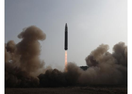 Trước đó, Hwasong-17 chưa từng được phóng thử mà mới chỉ xuất hiện tại một cuộc duyệt binh hồi tháng 10/2020. Ảnh: Rodong Sinmun Trước đó, Hwasong-17 chưa từng được phóng thử mà mới chỉ xuất hiện tại một cuộc duyệt binh hồi tháng 10/2020. Ảnh: Rodong Sinmun