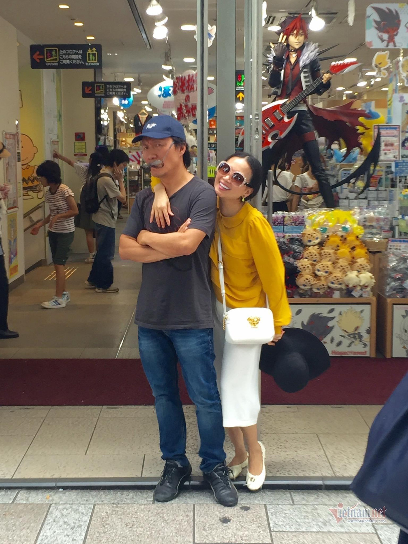 Hai tấm ảnh hiếm hoi của vợ chồng Hà Phương vì Chính Chu không thích chụp ảnh.