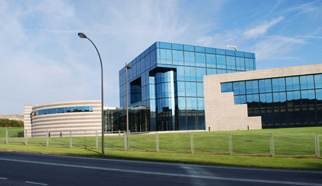 Thợ may tại gia 'soán ngôi' người giàu nhất thế giới ảnh 1