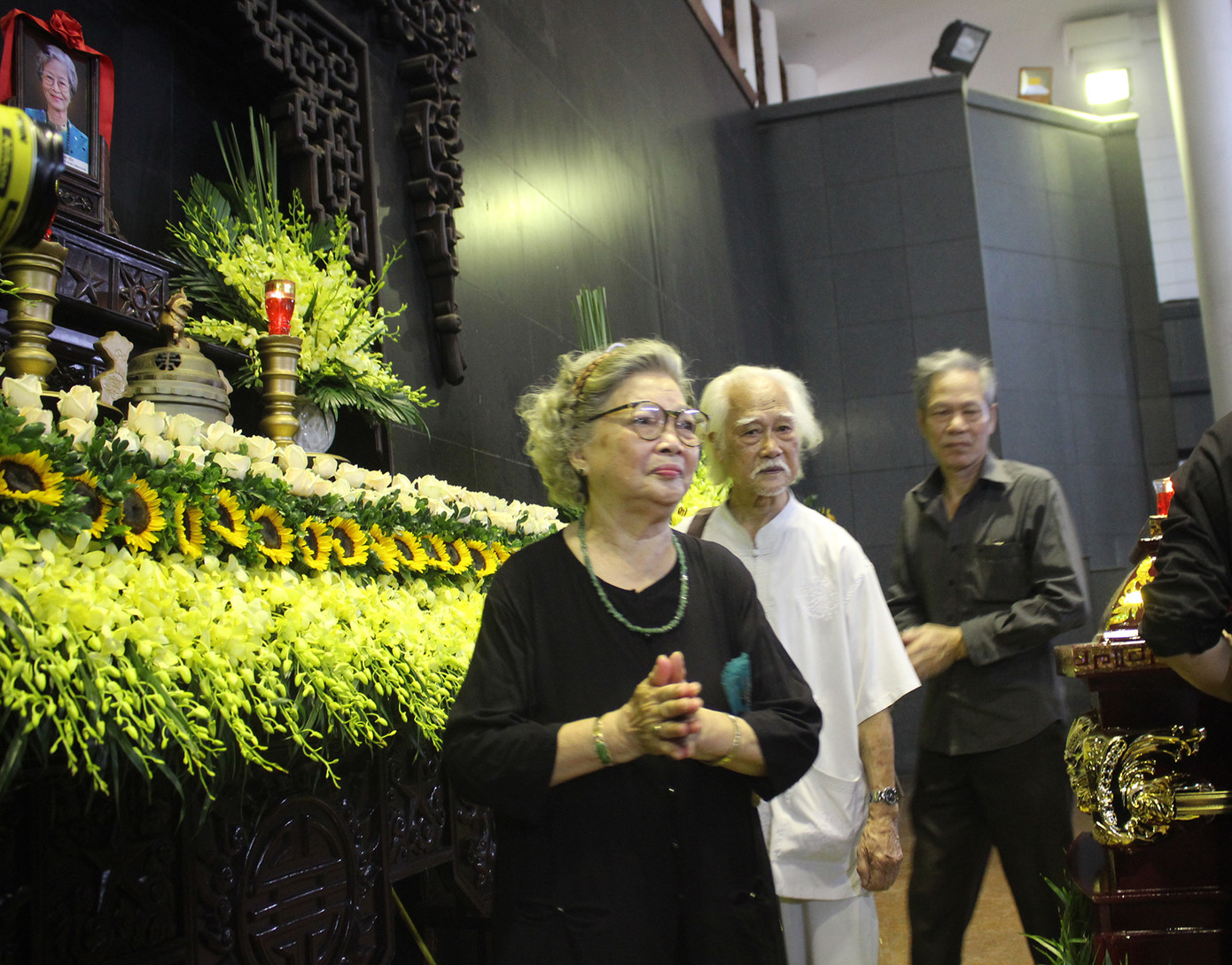 Các nghệ sĩ đau buồn chia sẻ về NSƯT Hoàng Yến trong lúc tiễn biệt bà ảnh 1