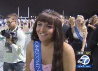 Campbell đã chia sẻ lên Youtube một clip về cảm xúc của mình khi bị những người xung quanh chê cười trước đó.. Campbell đã chia sẻ lên Youtube một clip về cảm xúc của mình khi bị những người xung quanh chê cười trước đó.